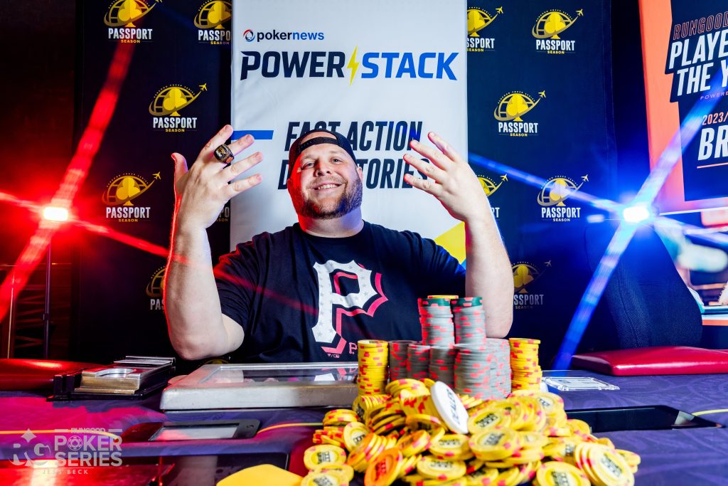 Nick Rigby celebrando una victoria en un torneo de póker